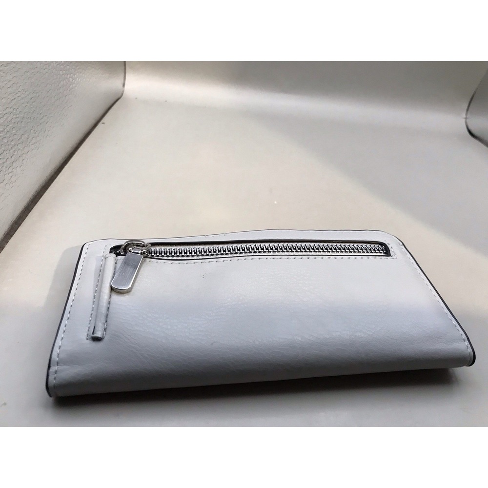 Gray Bi-fold Wallet 3" X 7"‎ Outer Zip 2 Interior Pockets 13 Credit Card Slots